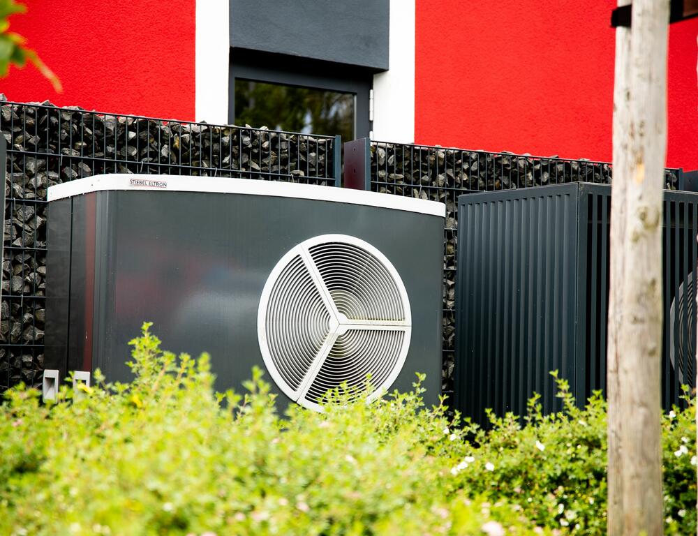 Welche Wärmepumpe passt zu mir?<br /><small>Luft-Wasser vs. Sole-Wasser</small> | Hinz - Fachbetrieb für Sanitär- und Heizungstechnik in Köln