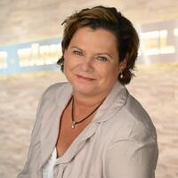 Anne Hinz | Prokuristin, Lohn- und Finanzbuchhaltung