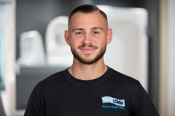 Niklas Luhr - Kundendienst Sanitär Niklas Luhr - Kundendienst Sanitär | Hinz - Fachbetrieb für Sanitär- und Heizungstechnik in Köln
